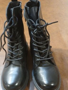 Yoki Black Women's Lace-Up Combat Boots